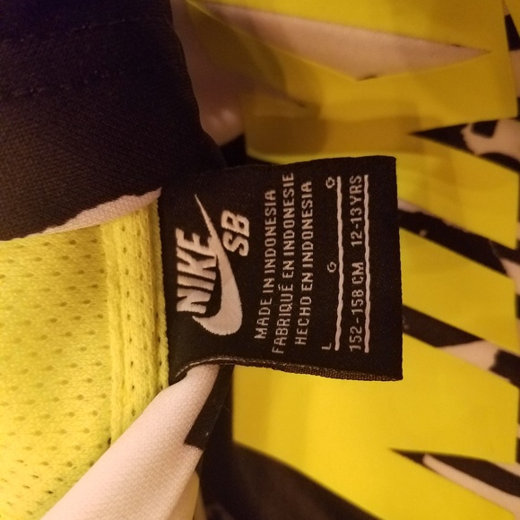 Boys NIKE and UNDERARMOUR Hoodies - Picture 4 of 4